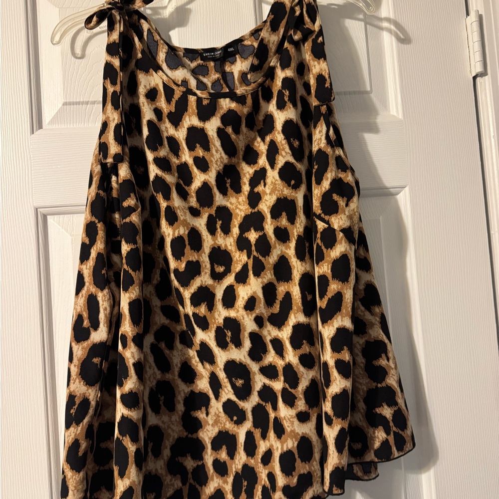 Leopard Print sleeveless top